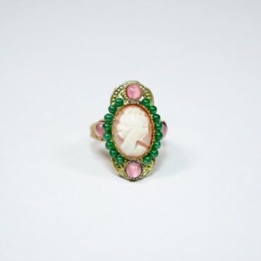 Anello piccolo stile Borbonico con cammeo volto di donna.