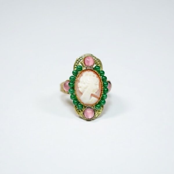 Anello piccolo stile Borbonico con cammeo volto di donna.