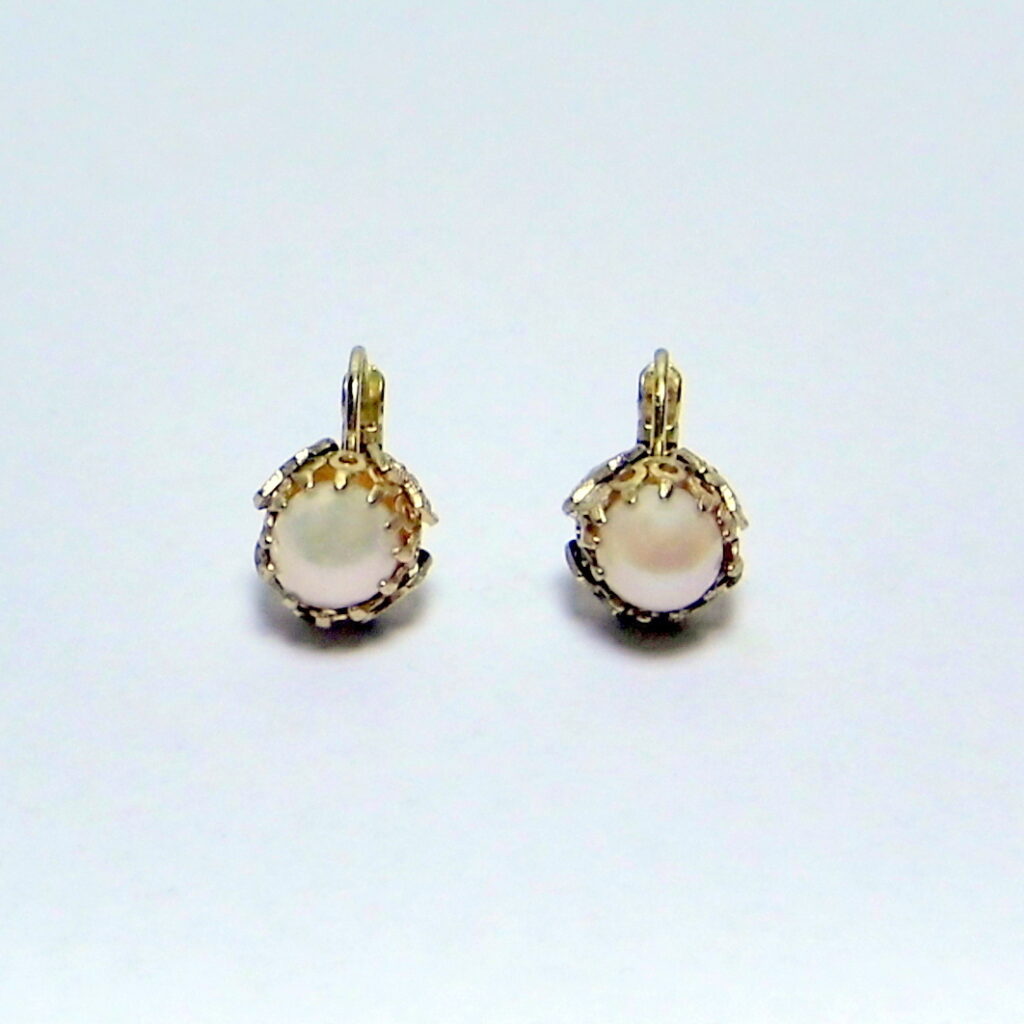 River pearl earrings: bourbon charm