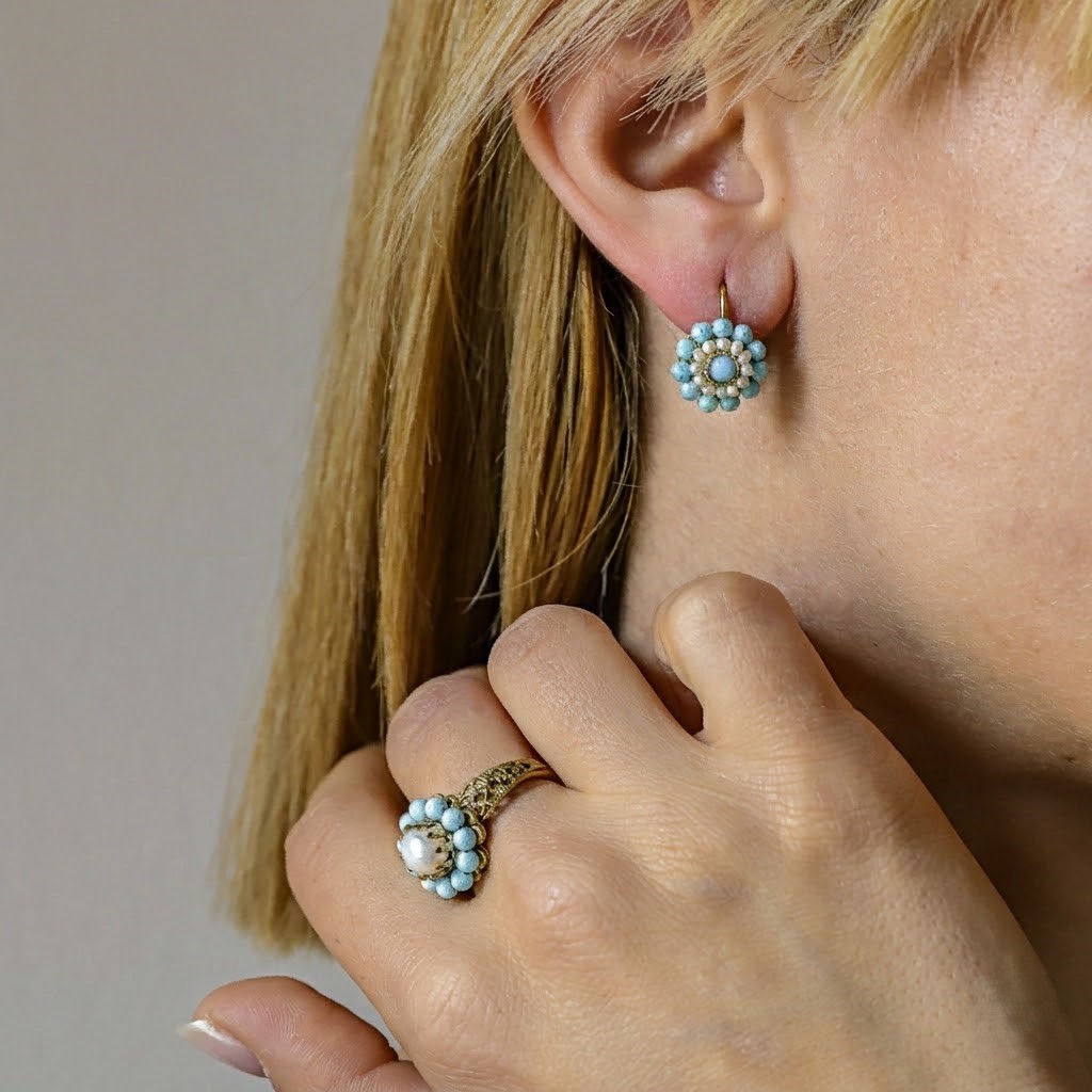 Orecchini a Rosetta Borbonica con Perle di Fiume e Howlite Turchese