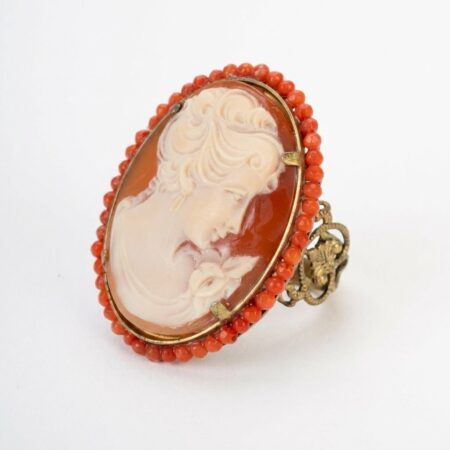 Un Tocco di Regalità Antica: Anello con Cammeo