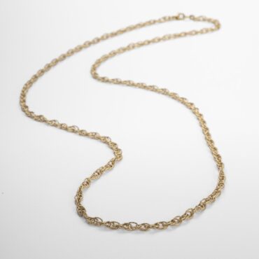Classic Antique Necklace: Simple Refinement