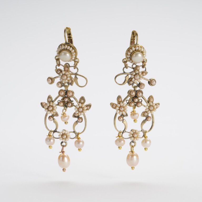 Echi di Norma: Orecchini Borbonici Romantici