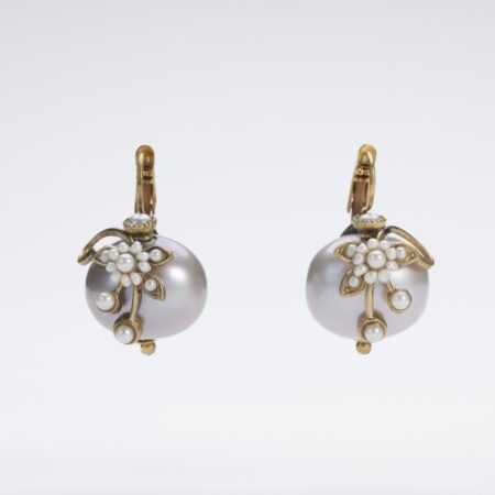 "Pearls and Shell" Earrings: A Breath of Ancient Romance