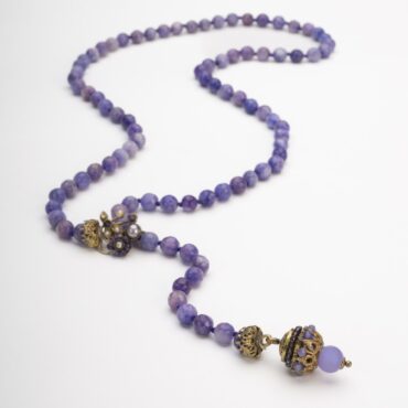 Collana lunga 92 cm con agate sfaccettate viola e lilla con ciondolo lanterna e fermaglio decorativo Made in Italy