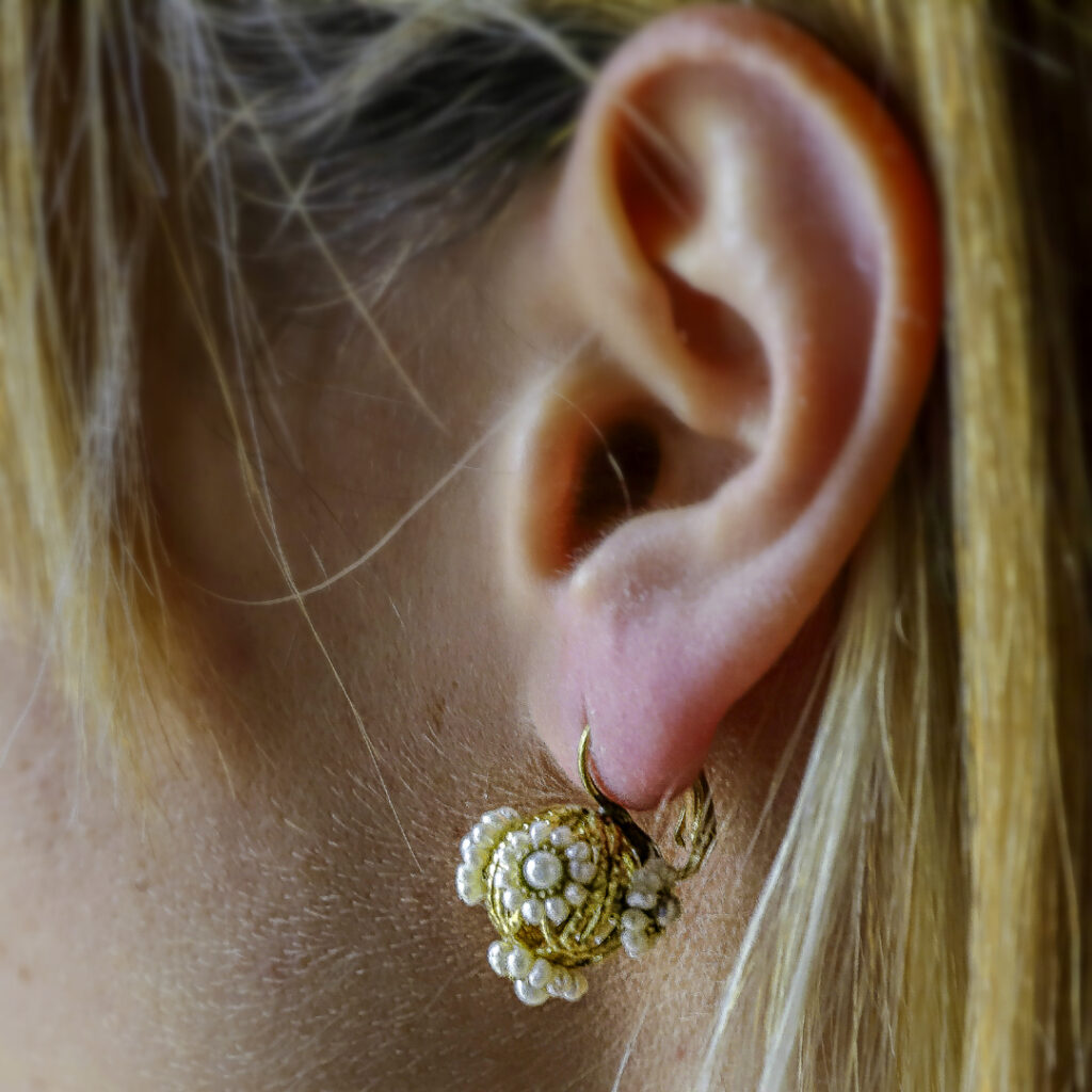 Art Nouveau Earrings in Filigree and Pearls: Belle Époque Romanticism