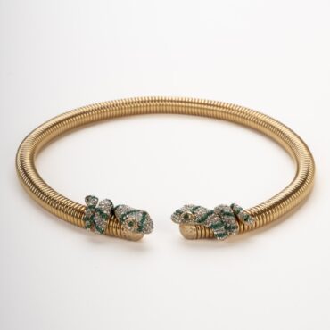 Collana Torque Serpente Reale in Oro 14KT vista frontale - Sfilata Milano 2025.