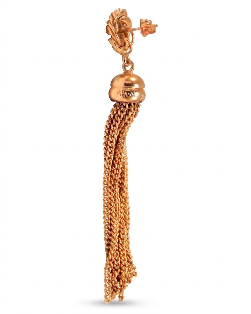 Dettaglio retro e perno di chiusura dell orecchino a frangia in ottone dorato Riflessi di un tempo