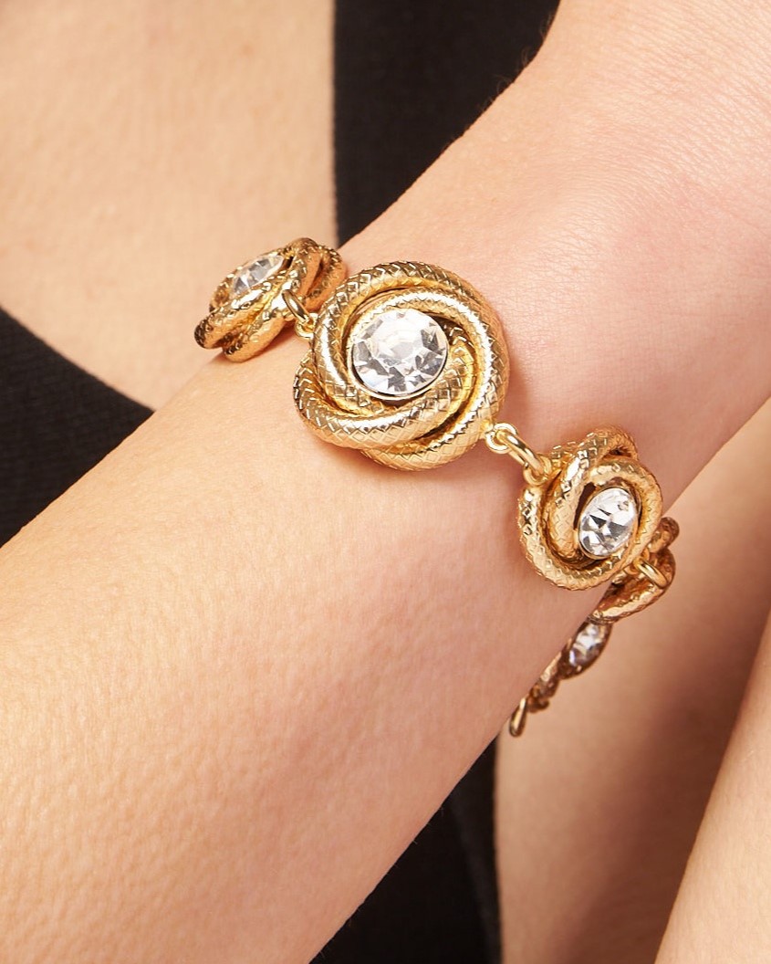 Stile Vintage: Bracciale a Torchon per un Tocco di Eleganza