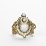 Anello Borbonico a Toppa con Madreperla Ovale e Ricamo di Micro Perline - Collezione Nostalgia