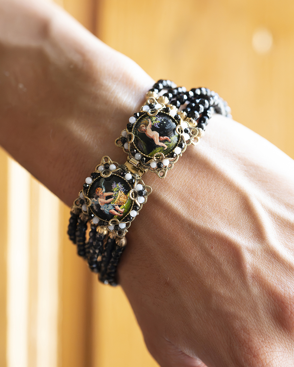 Bracciale Borbonico Multifilo Onice Nera con Miniature Amorini Pompeiani