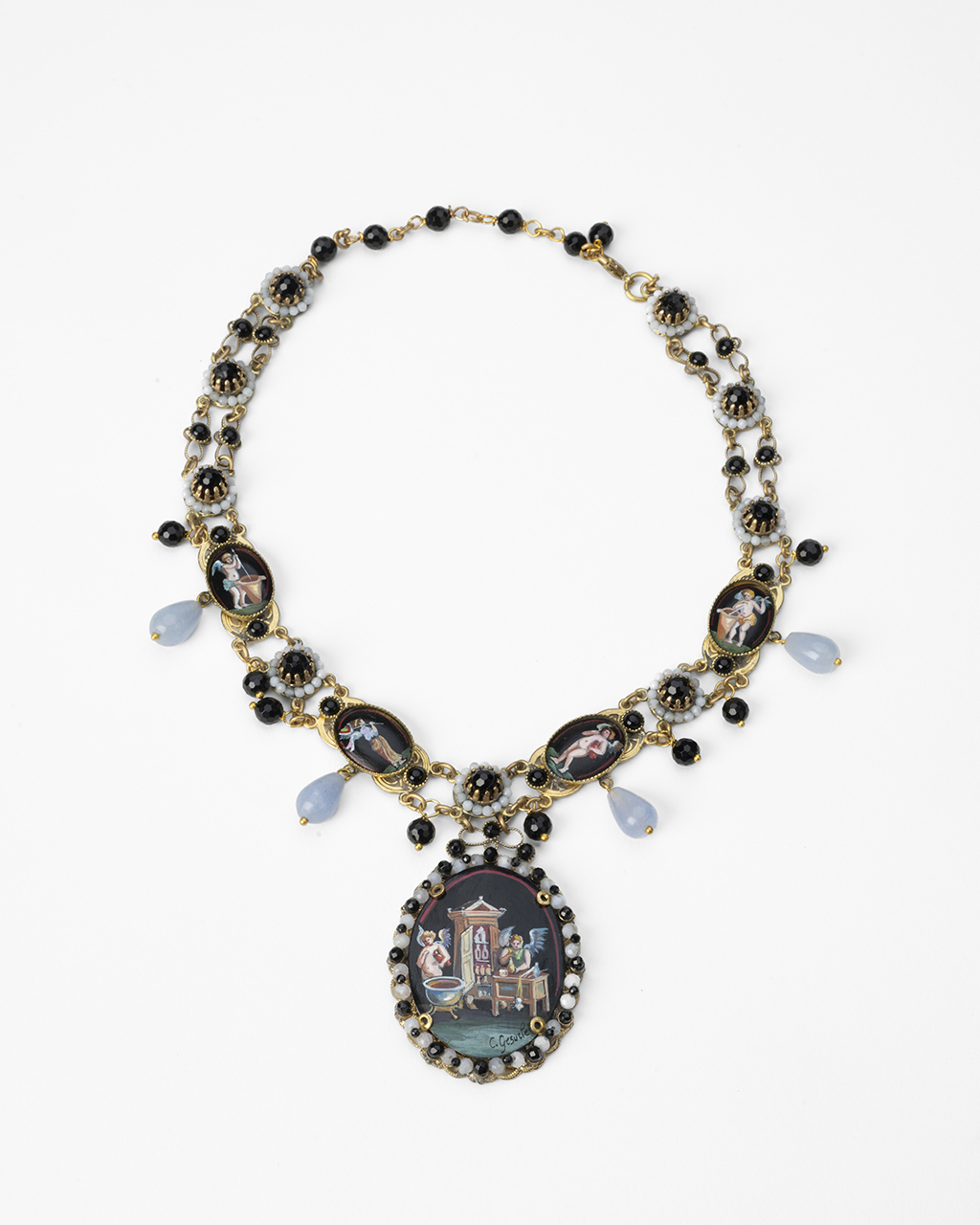 Collana borbonica a festone con cinque miniature dipinte a mano amorini pompeiani e agata celeste Riflessi di un tempo