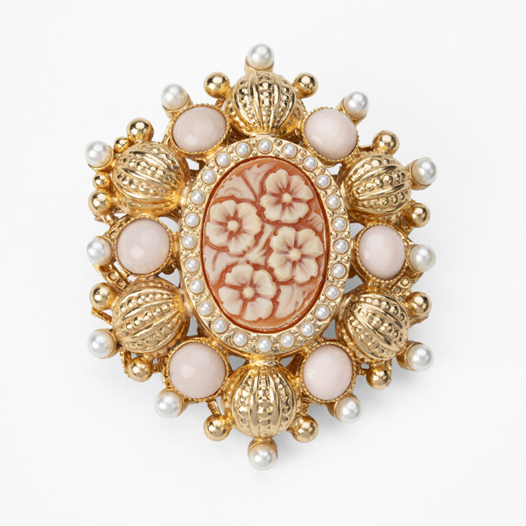 Spilla pendente borbonica con cammeo floreale cabochon rosa cipria e perline - Collezione Nostalgia